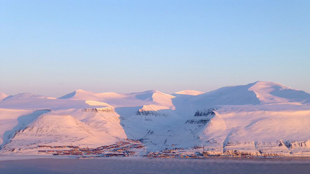 Longyearbyen from Hiorthfjellet ©-Marcel Schütz-2020
